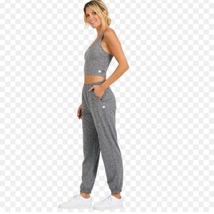 Vuori boyfriend jogger and tank set. Size small